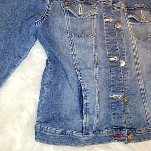 Wrangler Billie Eilish Graphic Denim Jean Jacket size Medium - Picture 7 of 9